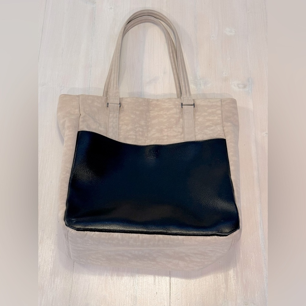 Herschel Supply Company Beige and Black Shoulder Bag